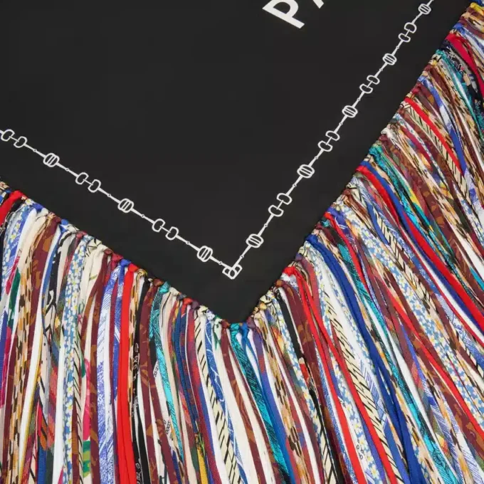 Quadrato con frange in twill di seta