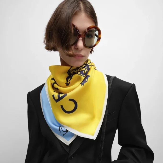 Quadrato in twill di seta