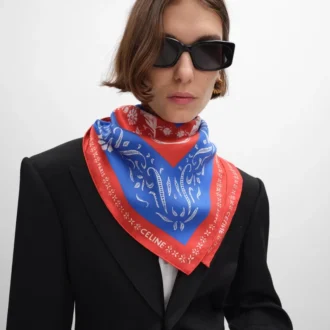 Quadrato in twill di seta