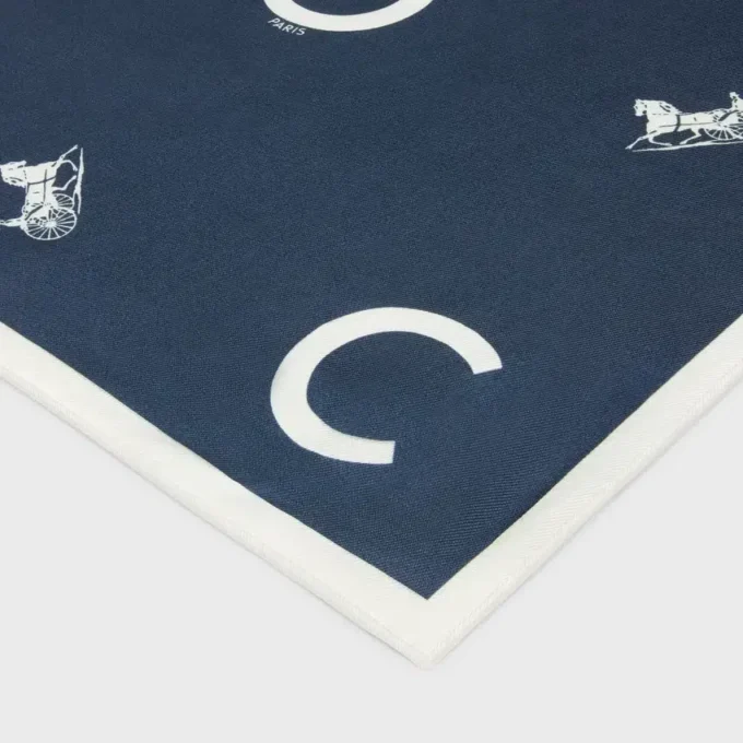 Quadrato in twill di seta