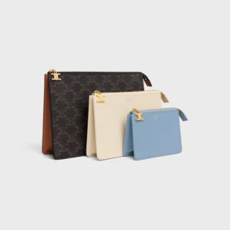 Set di tre astucci con ciondoli Triomphe in Triomphe Canvas e pelle di vitello martellata