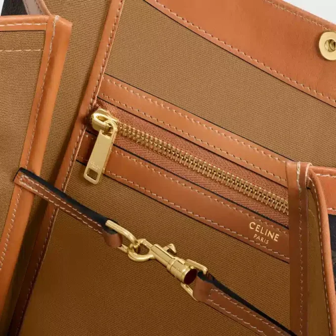 Shopper media piatta in Triomphe Canvas Shopper media piatta in Triomphe Canvas