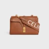 Tracolla lunga in lana con motivo jacquard CELINE e finiture dorate Tracolla lunga in lana con motivo jacquard CELINE e finiture dorate